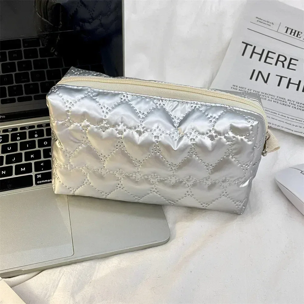 trousse toilette cosmétique matière unité centrale motif solide couleur argent format rectangulaire oreiller poche glissière usage voyage femmes