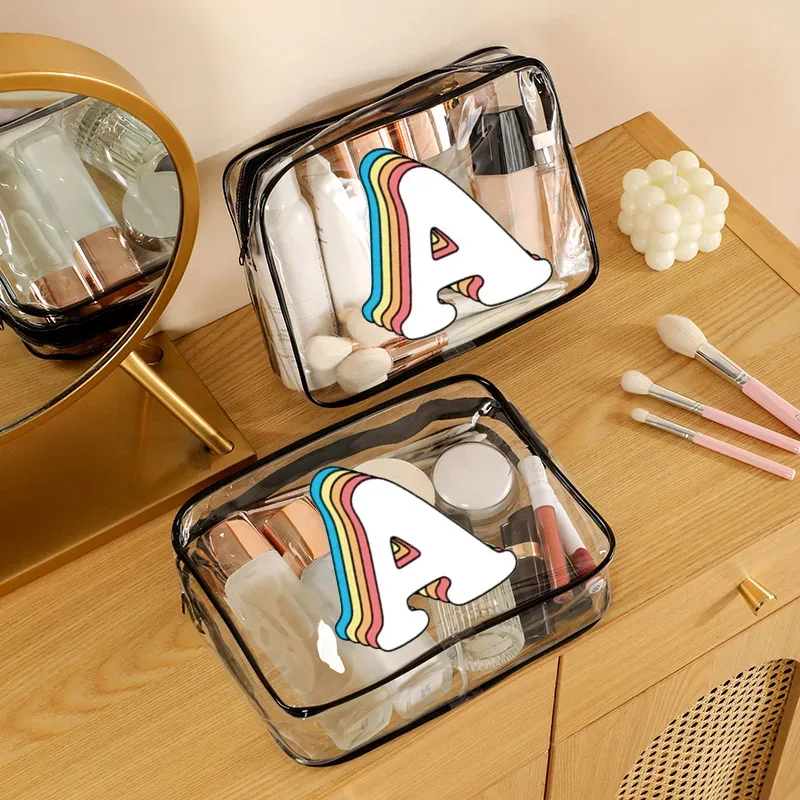 organisateur voyage cosmétiques pvc translucide poignée noire motif arcs-en-ciel lettre grande capacité format tonneau sac compression