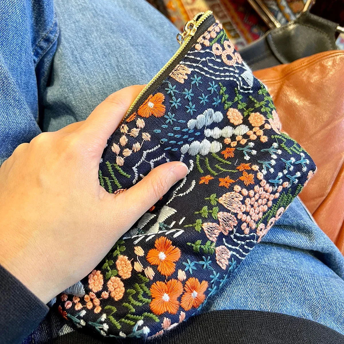 pochette de maquillage brodée florale, petit sac à main en tissu pour les vacances, sac de voyage portable à fermeture éclair pour filles, idéal pour les voyages d'affaires