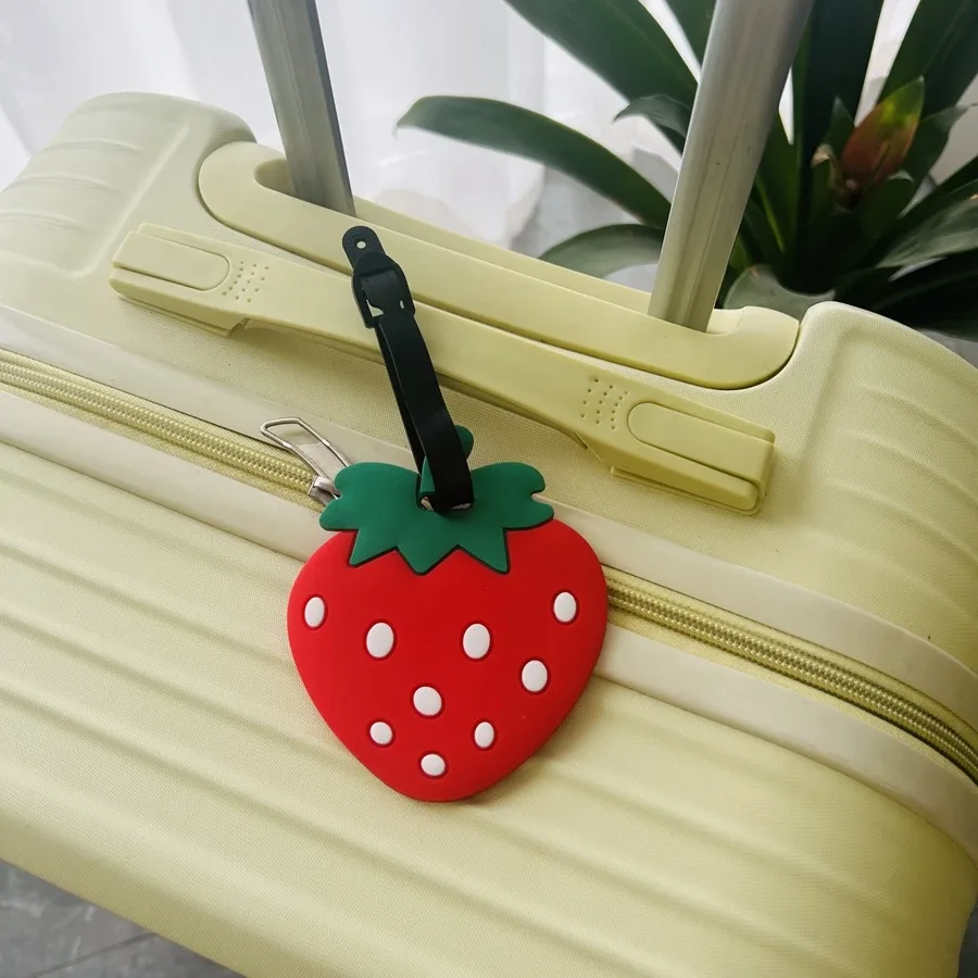 étiquette de bagage fraise rouge, en caoutchouc souple pvc, étiquette d'identification, pendentif, sac à bagages, anti-perte, nom de nom suspendu, 1/2 pièces