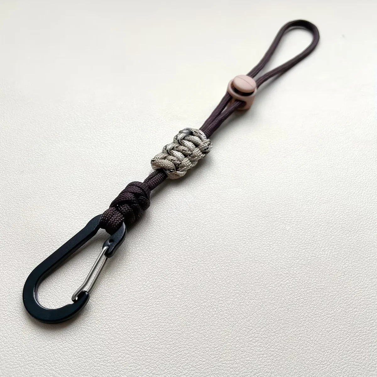 porte bouteille cordon paracord boucle métal nœud décoratif voyage randonnée jaune noir orange violet marron