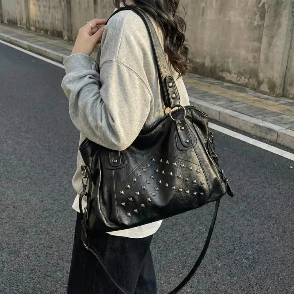 sacs à main rivet punk grande capacité, sacs fourre-tout décontractés en cuir souple de qualité supérieure, sacs à bandoulière pour le quotidien, les trajets et les voyages