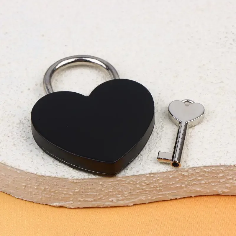 cadenas serrure tsa métal forme coeur couleurs vives marron dore rose rouge argent orange blanc usage voyage décoration objets personnels sécurité antivol