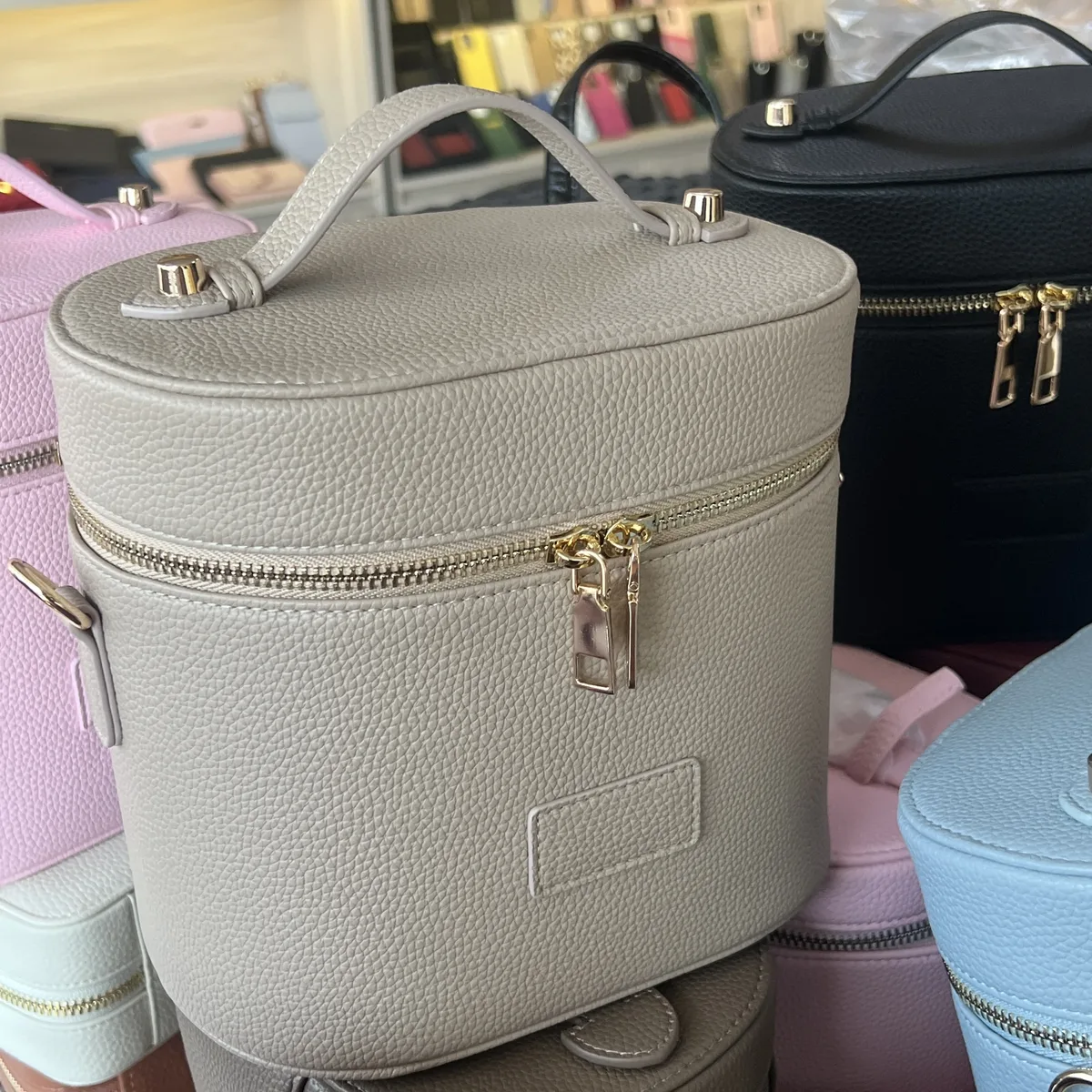 sac de voyage cosmétique portable personnalisé avec bandoulière, compartiment de rangement amovible et compartiment de lavage séparé pour femme