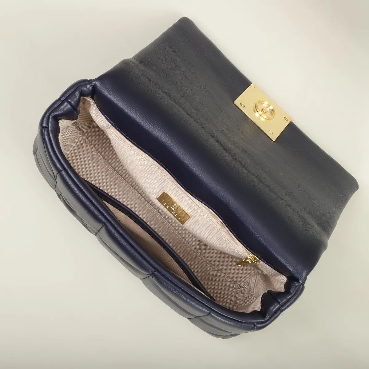 sac à bandoulière pg 2026 – sac à rabat simple et de haute qualité avec lettres brodées – sac bandoulière pour femme pour les trajets quotidiens