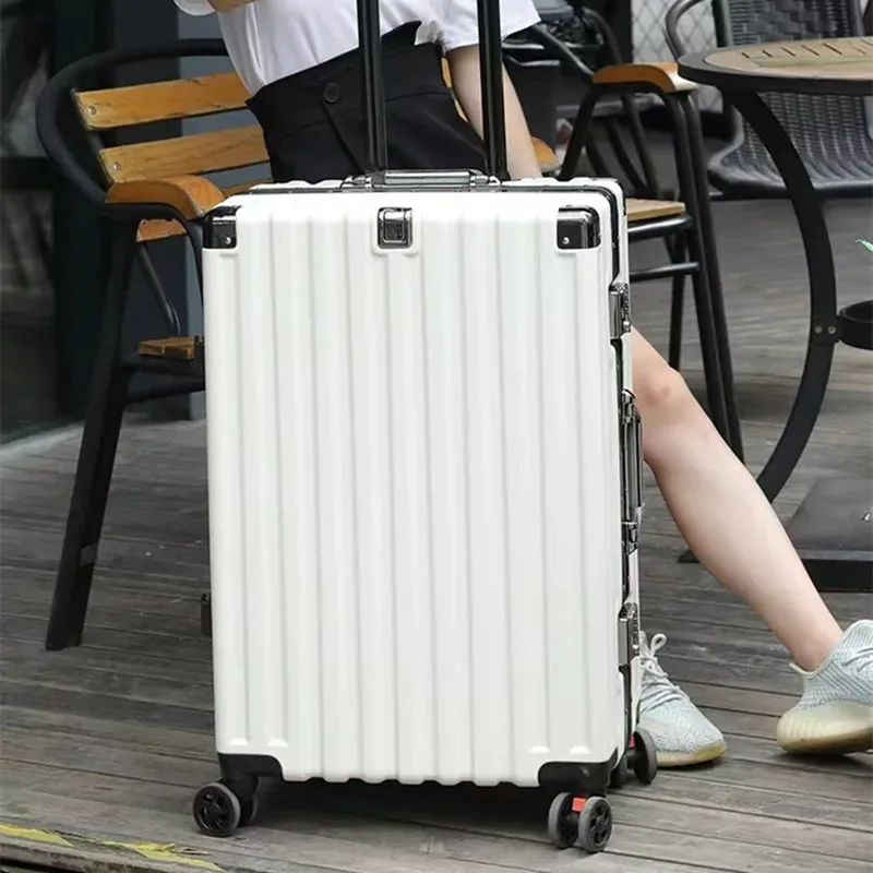 valise bagage roulettes abs blanc noir vert pastel lignes verticales toupie roues poignées traçage universel usage voyage étudiant