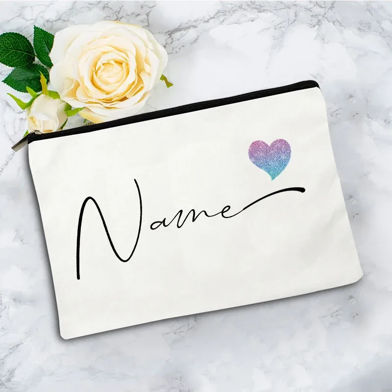 trousse de maquillage personnalisée avec nom en forme de cœur, sac de rangement pour articles de toilette pour femme, trousse à cosmétiques, cadeau de fête pour enseignant