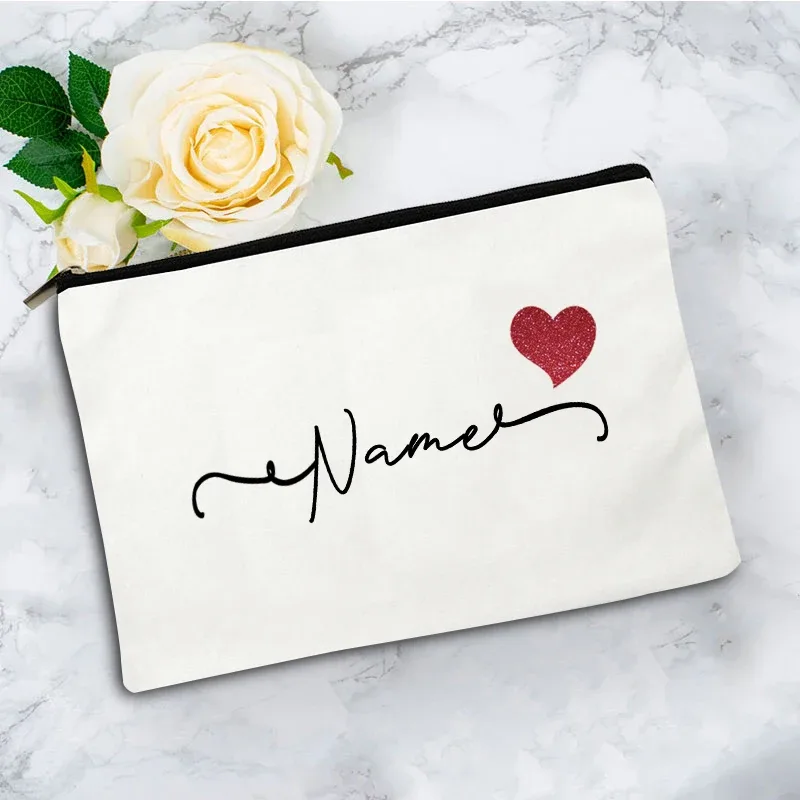 trousse de maquillage personnalisée avec nom en forme de cœur, sac de rangement pour articles de toilette pour femme, trousse à cosmétiques, cadeau de fête pour enseignant