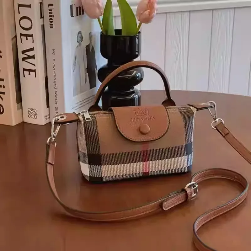 1 sac à bandoulière mini en pu avec rabat et bouton, avec sangle réglable, sac à main bandoulière