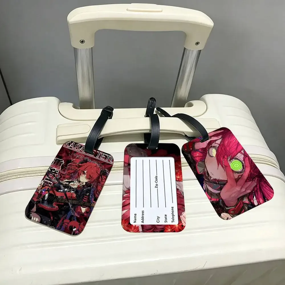 étiquette bagage plastique pvc motif femme cheveux rouges costume noir fond rouge noir poignée métal espace inscription contact usage voyage école identité