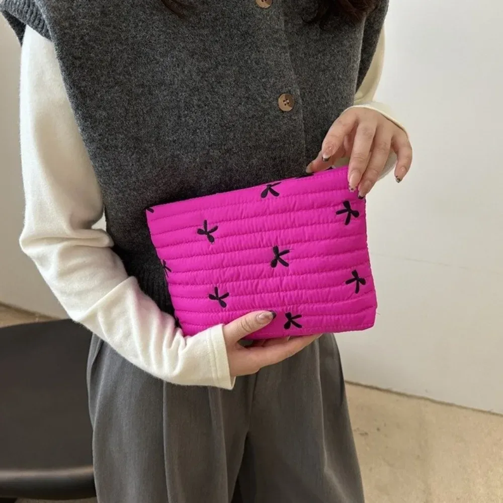 sac à cosmétiques brodé avec nœud, sac de toilette multifonctionnel de grande capacité avec fermeture éclair, sac de rangement pour serviettes hygiéniques en polyester pour femmes