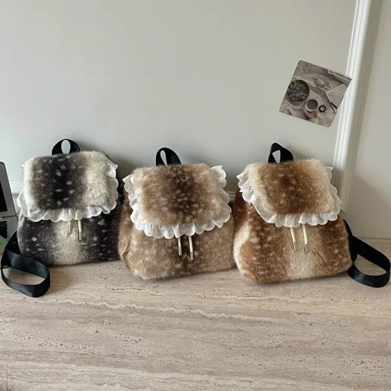 sac à dos en peluche tendance avec rabat à volants en dentelle, grande capacité, sac de voyage décontracté, sac d'école vintage, sac à dos doux et mignon pour femmes.