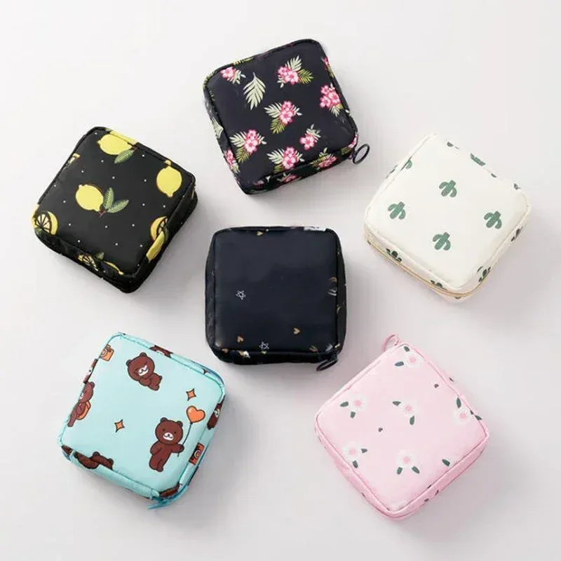 trousse toilette toile imprimés animaux couleurs variées format mini voyage cosmétiques maquillage organisation objets personnels