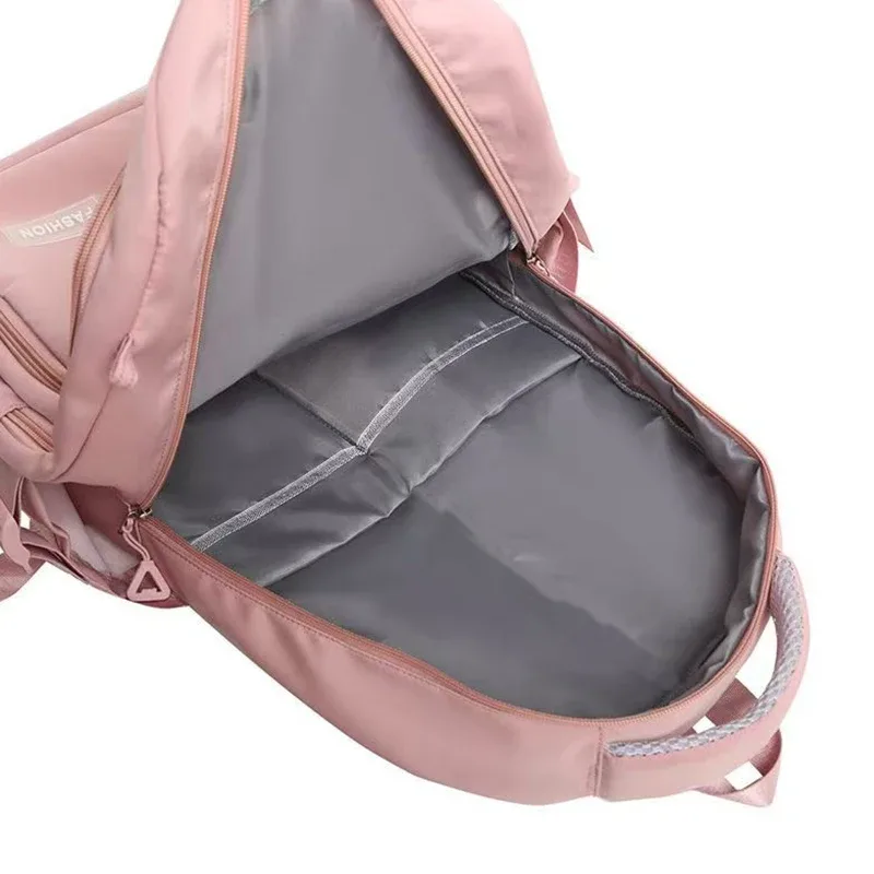 sac à dos de couleur neutre pour hommes et femmes, de couleur unie, idéal pour les voyages et les sorties des étudiants. conception à fermeture éclair multicouche.