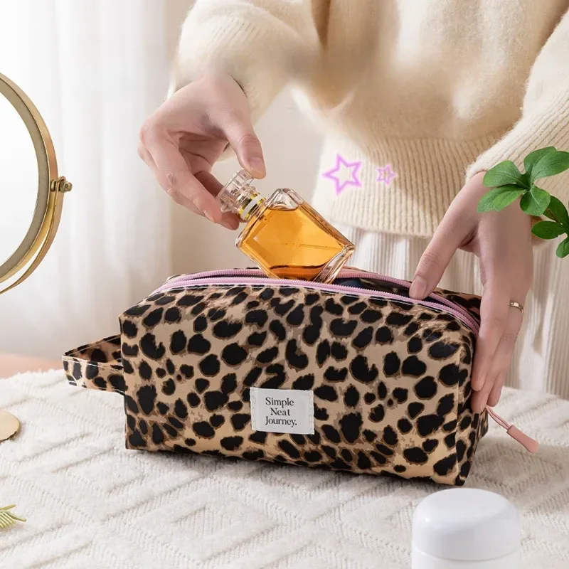 sac de maquillage portable à imprimé léopard mignon, grande capacité, organiseur de cosmétiques de voyage, sac de rangement pour vêtements et articles de toilette pour femmes