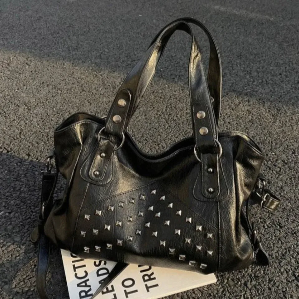 sacs à main rivet punk grande capacité, sacs fourre-tout décontractés en cuir souple de qualité supérieure, sacs à bandoulière pour le quotidien, les trajets et les voyages