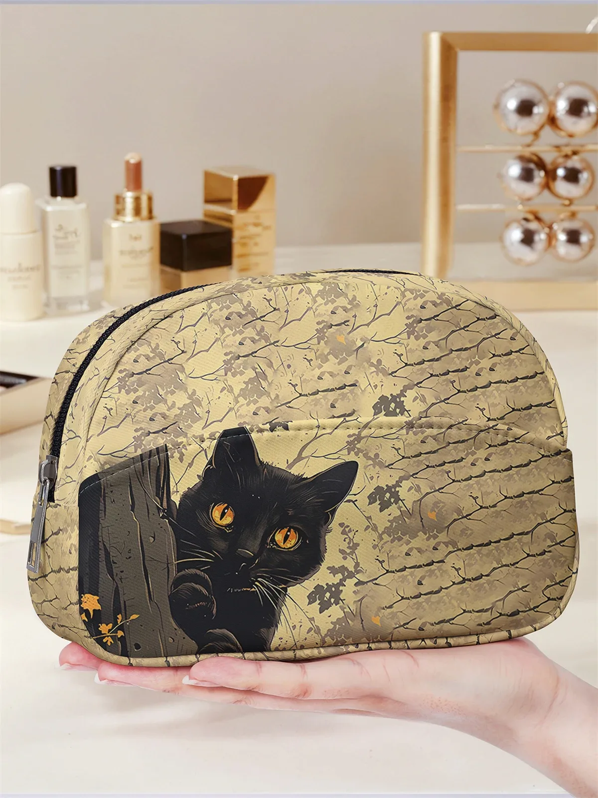 trousse de maquillage art nouveau à motif floral blanc et chat noir, avec fermeture éclair, pour le rangement des articles de toilette en voyage.