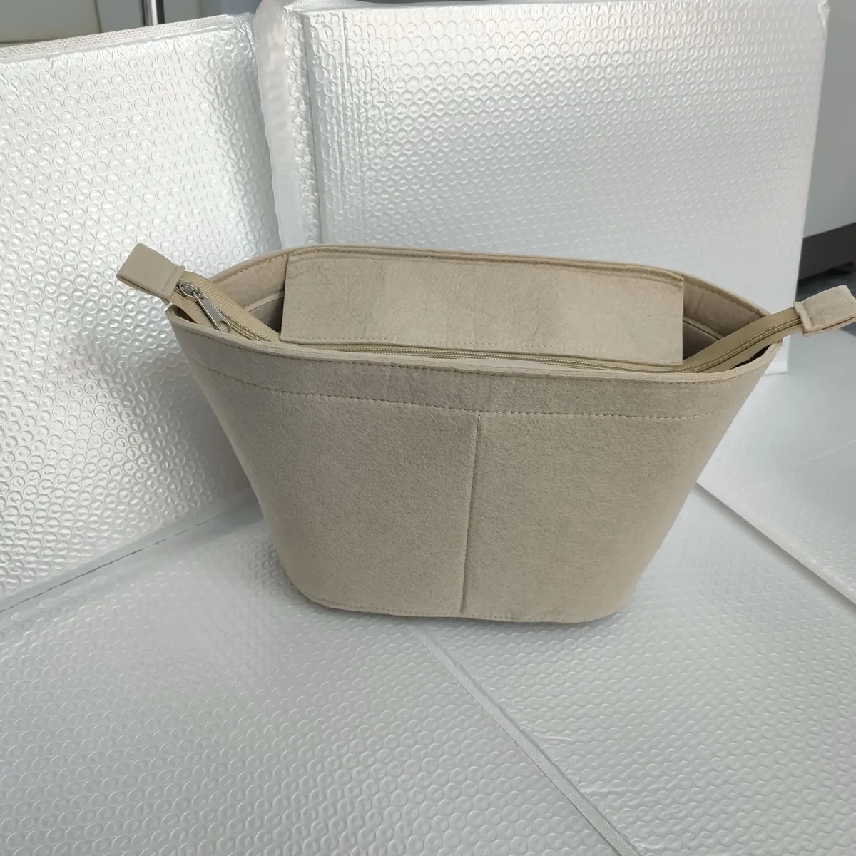 organisateur de sac trapézoïdal, doublure supérieure avec couvercle zippé pour sac de panier en feuille de palmier et peau de veau 33x17x1 0/40x26.5x16