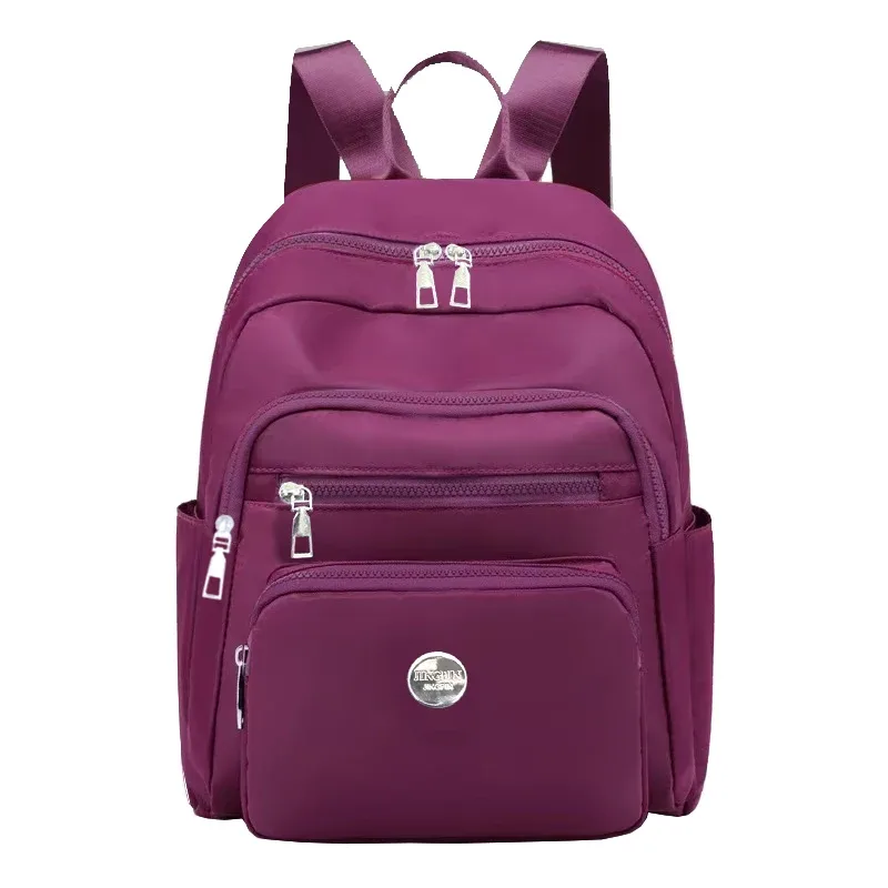petit sac à dos noir et marron à motif quadrillé classique, plusieurs poches zippées, sac à dos décontracté et tendance, peut contenir un téléphone, des cosmétiques et des essentiels