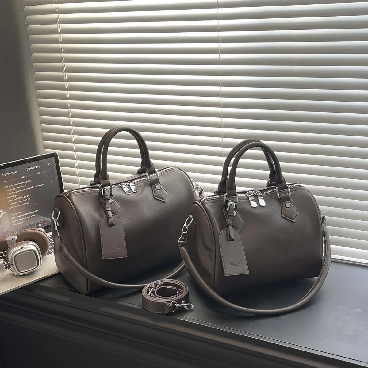 Sacs Boston pour femmes au design classique et tendance, sac à bandoulière en cuir PU de haute qualité, sac bowling polyvalent pour les trajets quotidiens