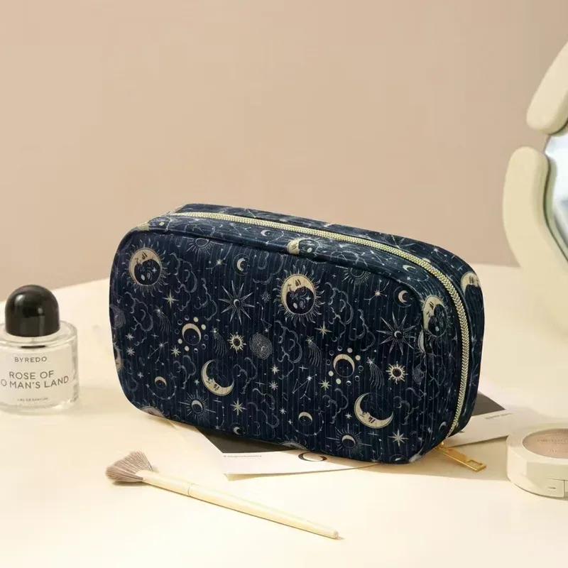 pochette de maquillage portable en velours côtelé pour femmes, pochette de rangement minimaliste pour cosmétiques de voyage, organiseur doux pour les articles de beauté quotidiens