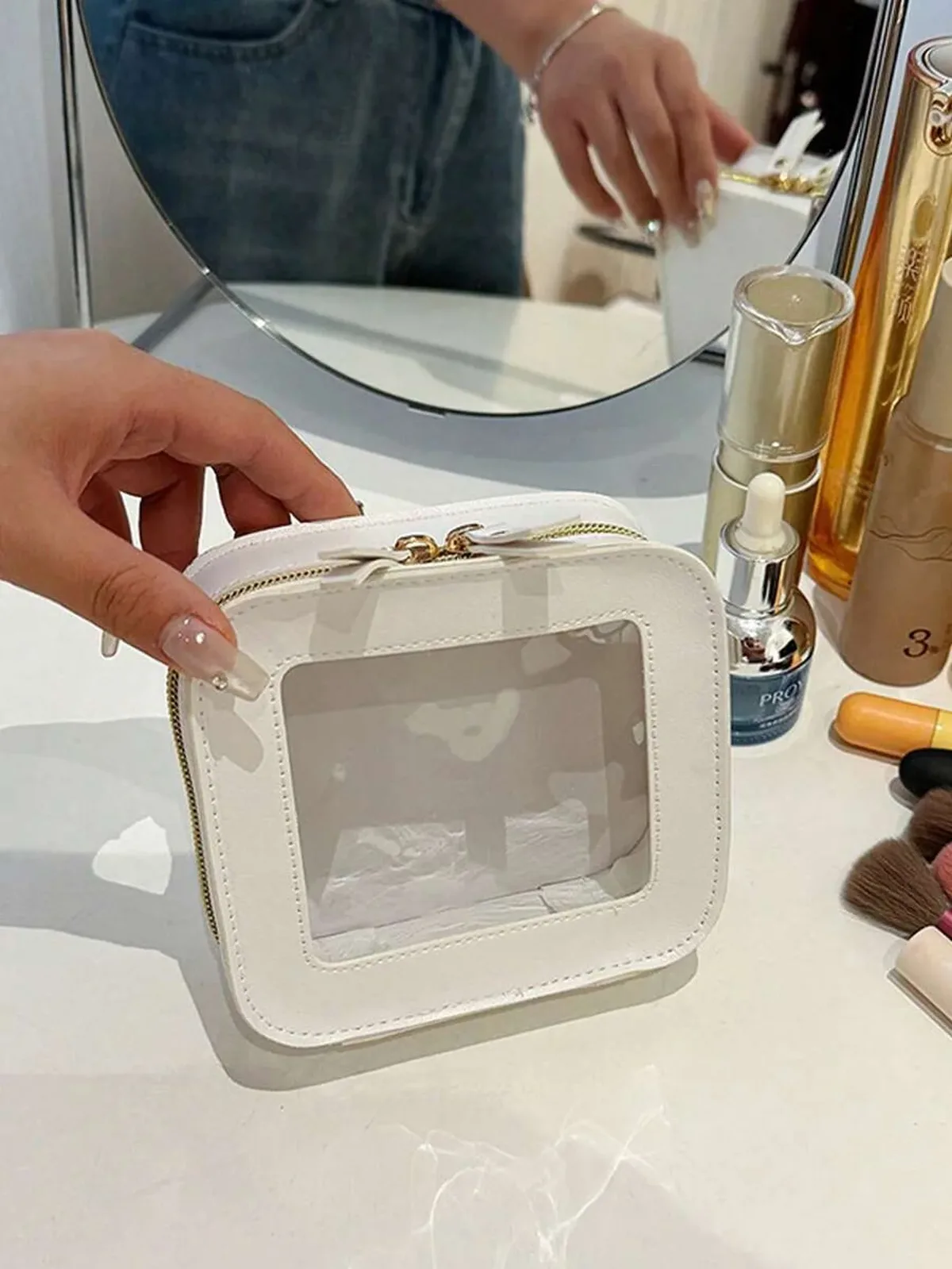 mini trousse de maquillage transparente en similicuir vegan saffiano avec fenêtre visible, petite et mignonne, pour ranger rouges à lèvres et cosmétiques, idéale pour sac à main ou pochette.