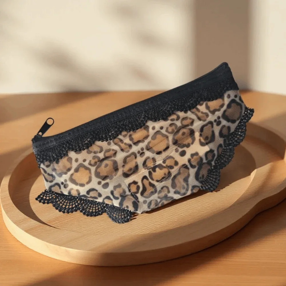 pochette de rangement cosmétique unique en forme de slip, en dentelle et maille, motif cœur, style y2k, transparente, pour maquillage et articles de toilette, idéale pour le voyage