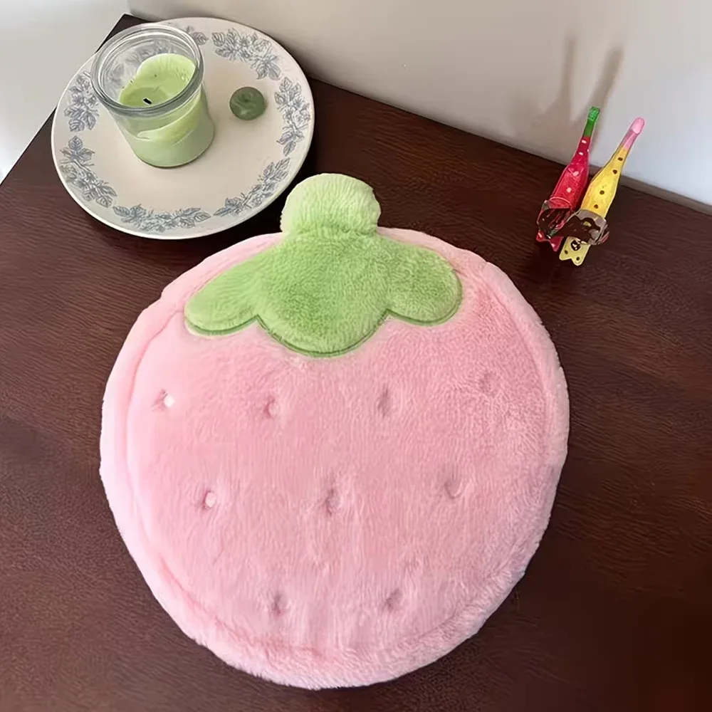 Pochette en peluche en forme de fraise de grande capacité, trousse de maquillage de grande capacité, sac de rangement pratique, rangement pour articles de toilette, rangement pour produits de soin de la peau, trousse d