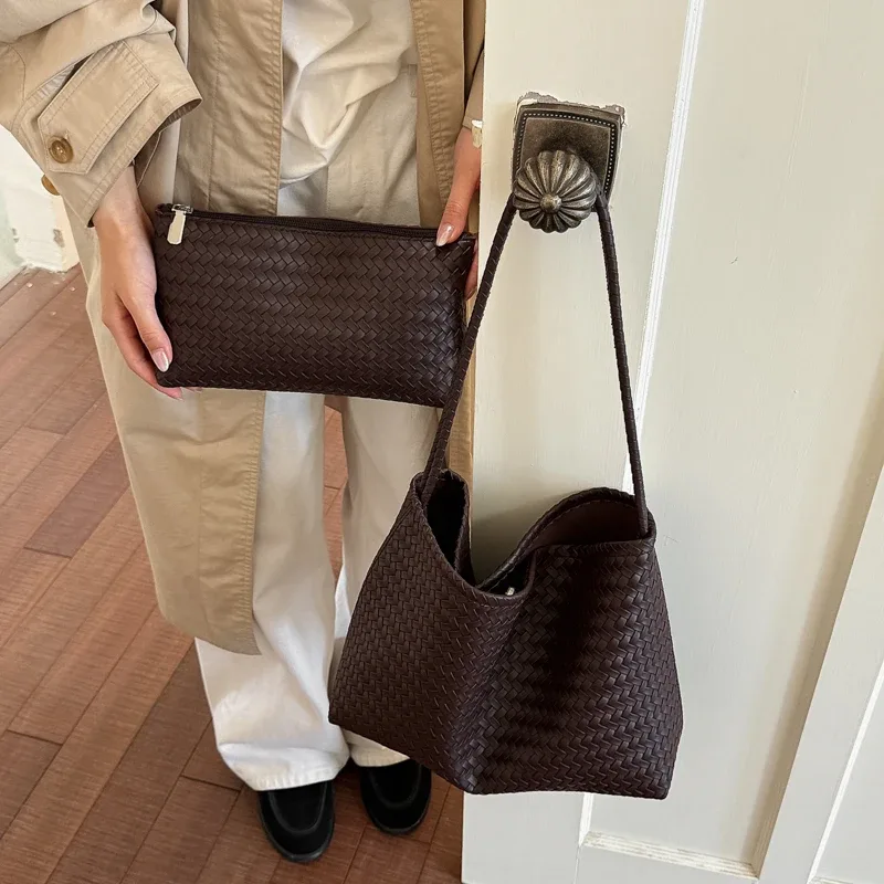 sacs à bandoulière tissés de luxe, nouvelle collection automne 2026, sacs seau en pu grande capacité, sacs fourre-tout vintage pour femmes pour le quotidien