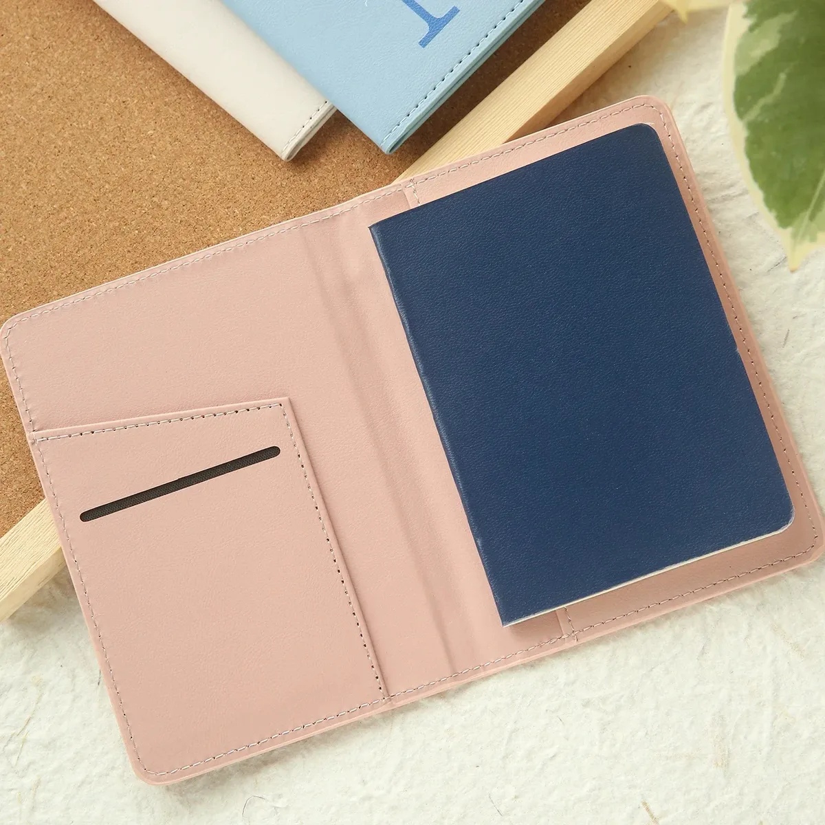 housse de passeport personnalisée avec nom et initiales, porte-passeport chic personnalisé, cadeau de voyage unique pour mariage, anniversaire, accessoires