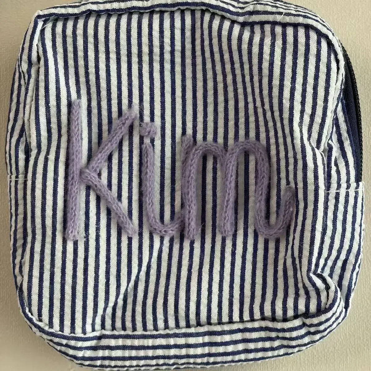 mini organisateur personnel à rayures personnalisées, trousse de voyage personnalisée, organisateur de maquillage personnalisé, cadeau pour elle, accessoire de voyage indispensable.
