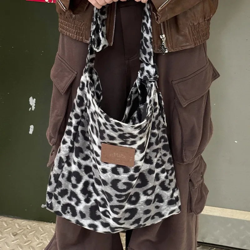 elfsack 2025 hiver nouveautés sac fourre-tout en toile imprimé léopard pour femme