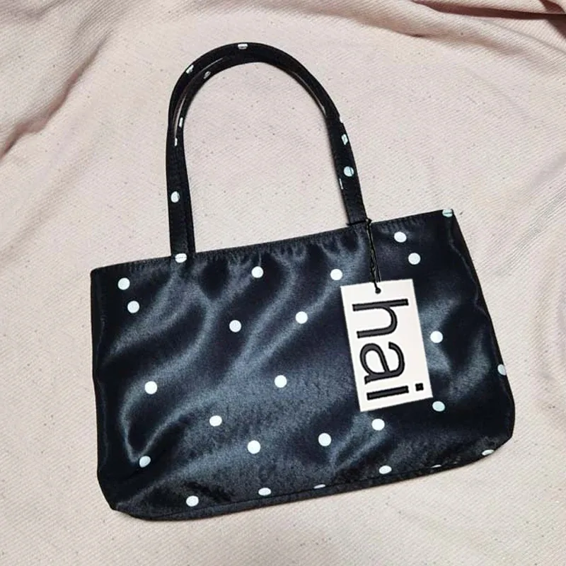 sac à main de luxe élégant en satin de soie pour femme, petit sac fourre-tout de couleur unie, sac à bandoulière polyvalent pour le quotidien et les déplacements