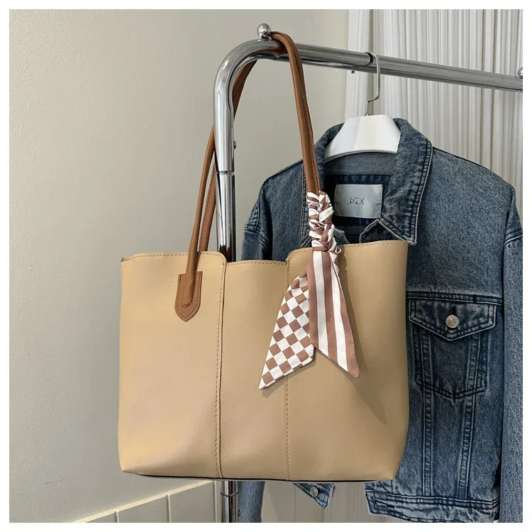 sac fourre-tout grande capacité de style coréen pour femme, sac à bandoulière simple pour trajets quotidiens, texture de niche, printemps/été 2026
