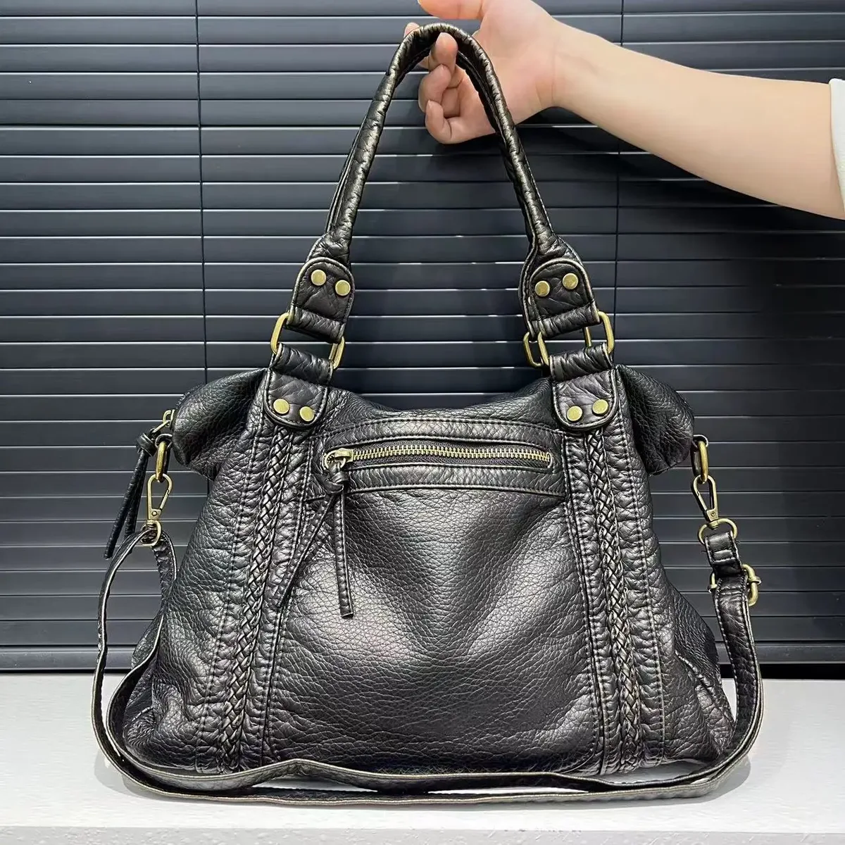 sac bandoulière y2k spicy girl, sac vintage en cuir lavé, sac moto en cuir souple, sac grande capacité