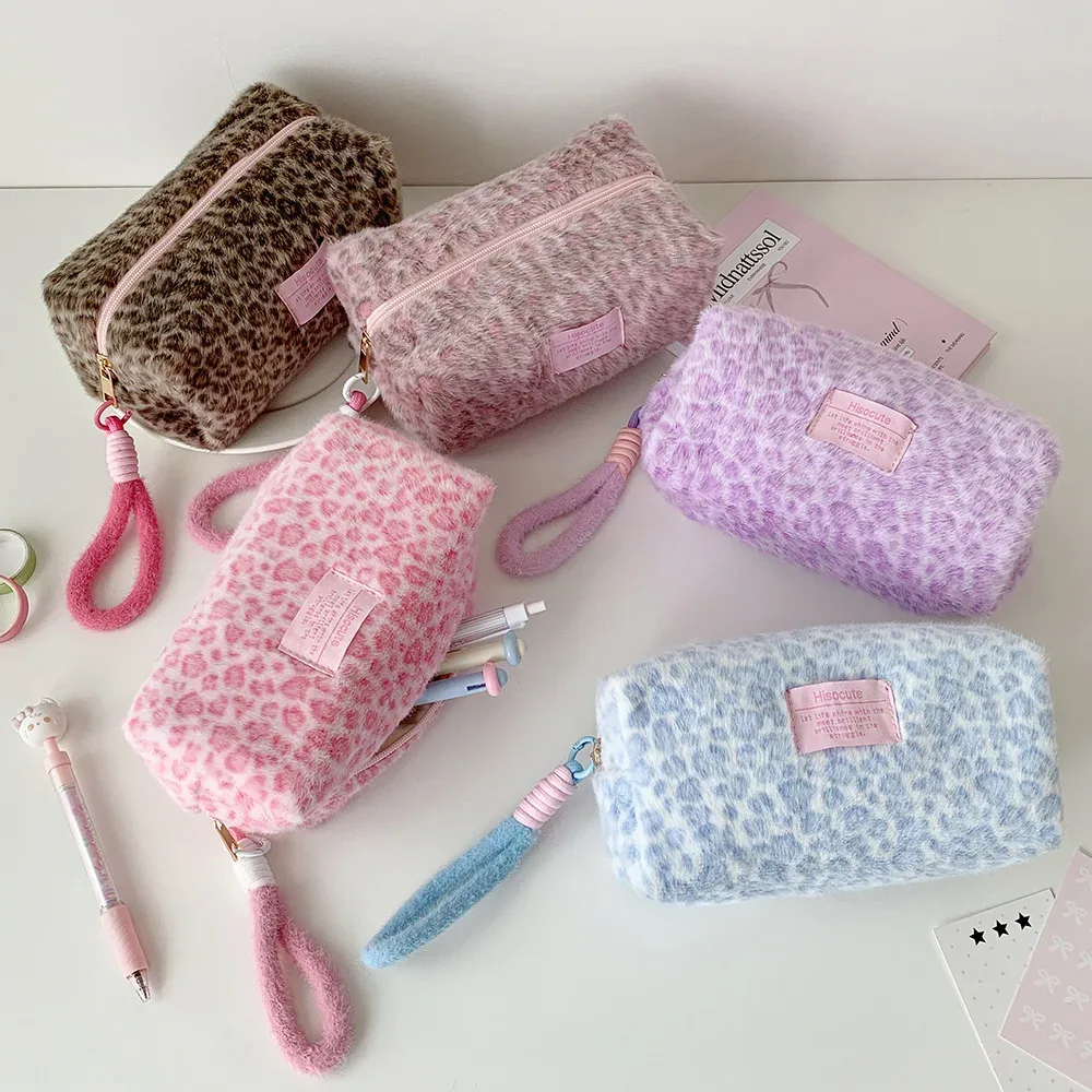 pochette de maquillage en peluche à imprimé léopard, sacs cosmétiques pour femmes, pochette pour étudiantes, sac de rangement portable pour produits de soin de la peau et articles de toilette