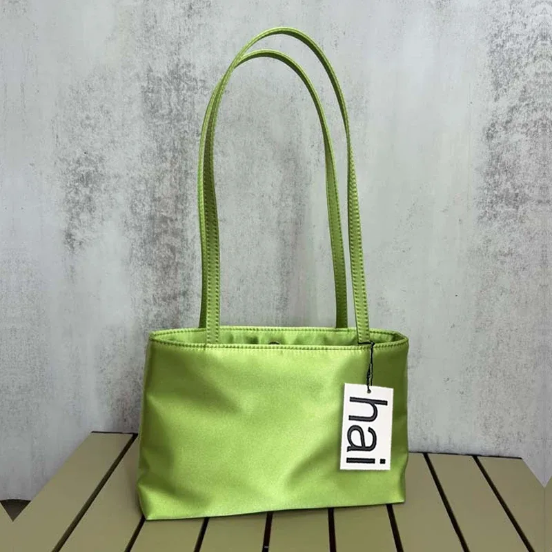 sacs à bandoulière de luxe en soie pour femmes, sac carré sous les bras, sac de banlieue de marque célèbre, fourre-tout macaron de couleur contrastée