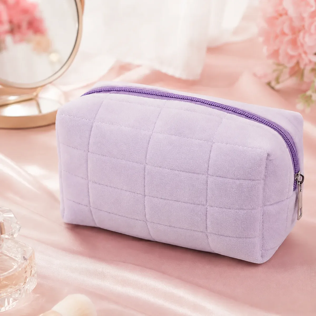sac de maquillage matelassé en peluche douce, grande capacité, pochette cosmétique portable à fermeture éclair, sac de rangement pour articles de toilette et de soin de la peau pour voyage.