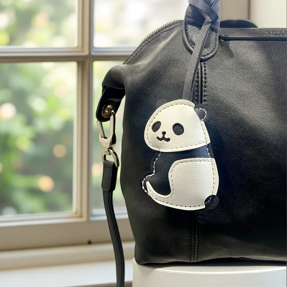 porte-clés/charm de sac en cuir pu style panda - 4 modèles - noir/blanc classique - accessoire polyvalent pour sacs à main, sacs à dos, clés et décoration de chambre, idéal comme cadeau