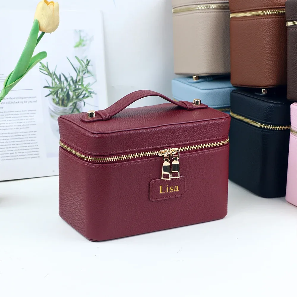 pochette à maquillage personnalisée en cuir pu avec compartiments, grande capacité, et inclut une trousse de maquillage.