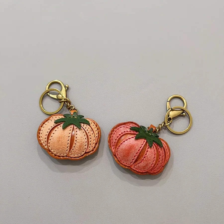 breloque de sac en cuir de vachette motif citrouille, pendentif tomate exquis, accessoire de sac à dos mignon et polyvalent pour femme, porte-clés