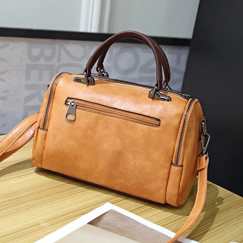 sac dos cuir pu marron motif coutures poignée supérieure pince chat chaînette format ovale voyage fille