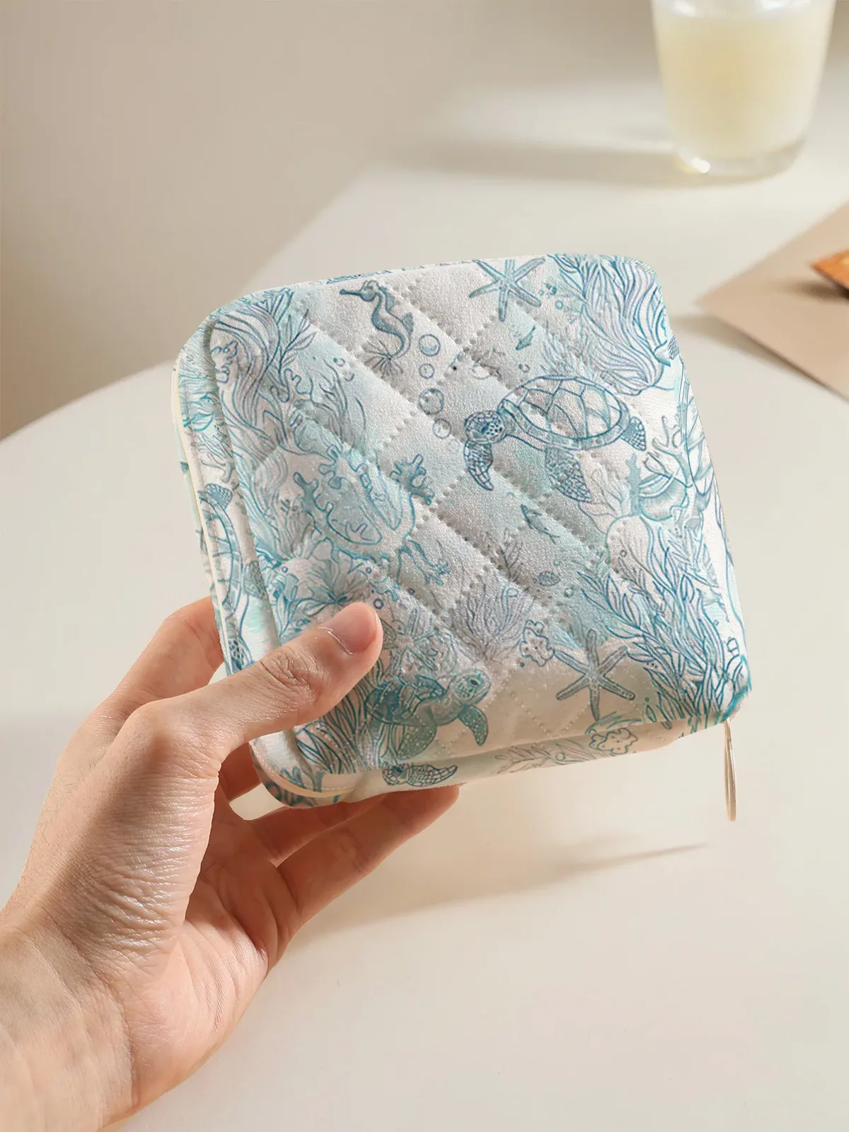 trousse polyester motif marine tortues poissons algues blanc bleu claque glissière compact cosmétiques voyage santé hygiene femmes