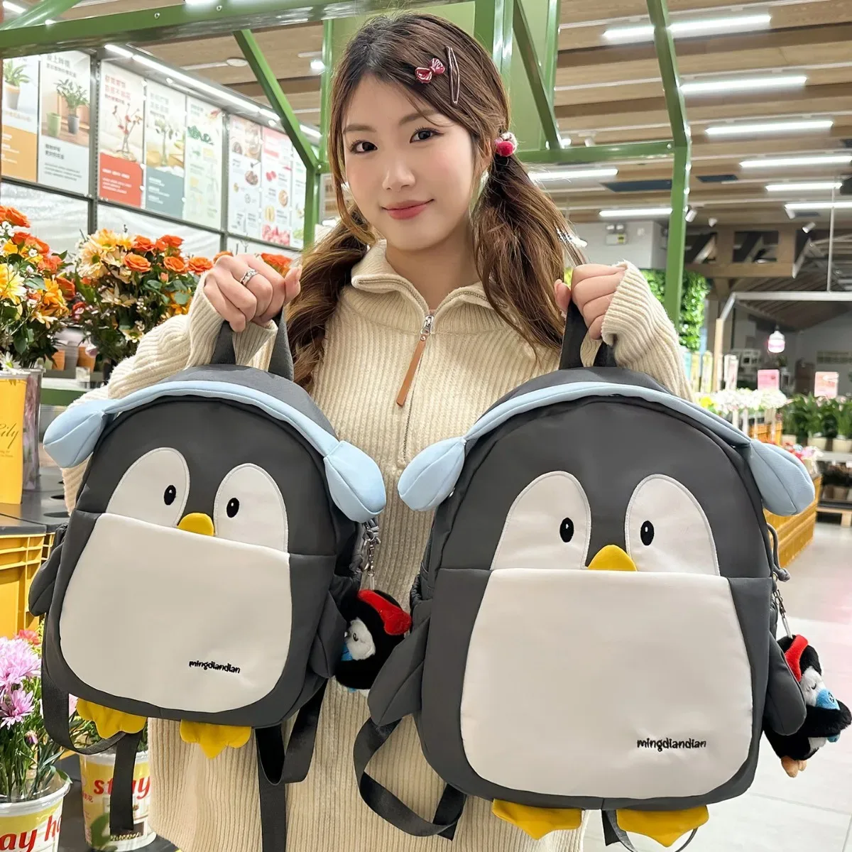 sac à dos mignon pingouin de dessin animé avec breloque moelleuse pour adolescentes, sac à dos kawaii décontracté en nylon, cartable léger pour l'école et les voyages