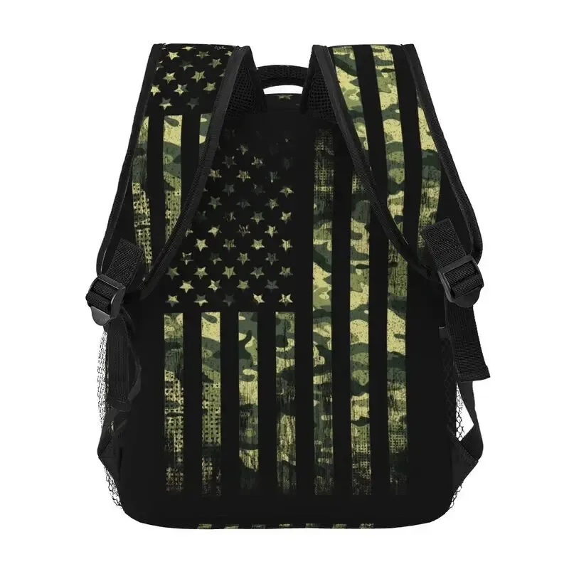 sac dos toile polyester noir motif américain rayures bleu rouge vert format rectangulaire poignées latérales fermeture glissière usage voyage école week-end vacances