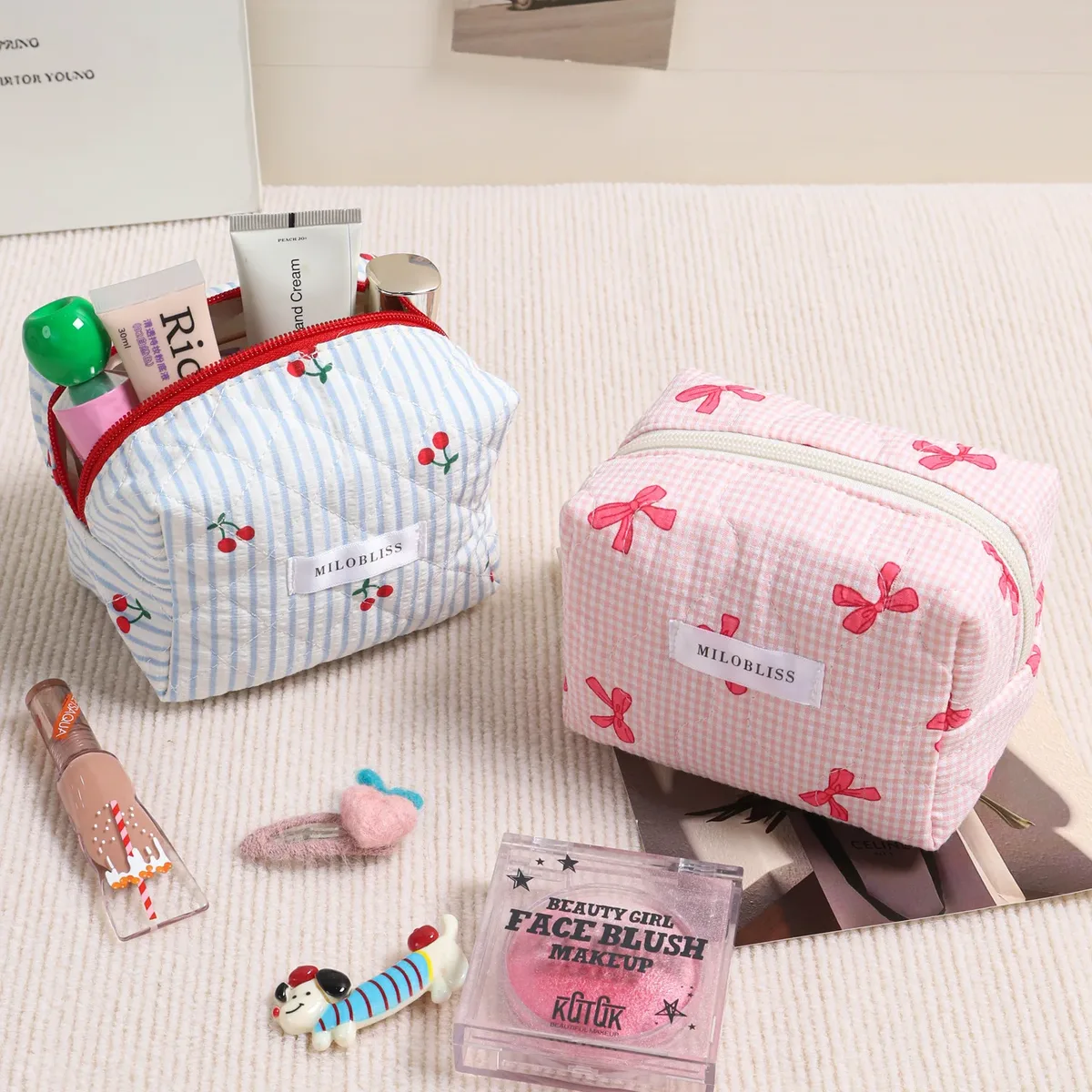 pochette de maquillage matelassée mignonne avec nœud cerise, étui à rouge à lèvres portable, organiseur de voyage pour câbles, écouteurs et chargeurs