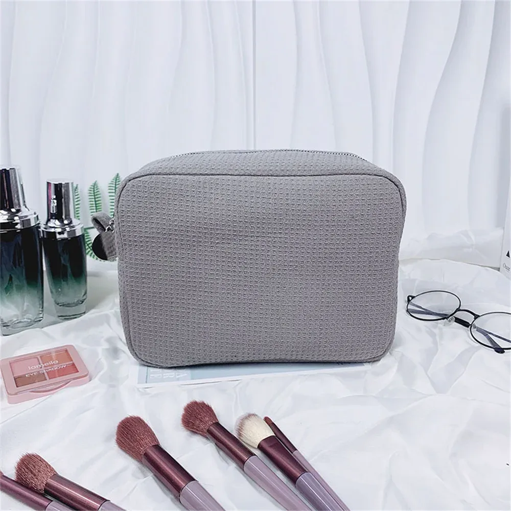 sac à cosmétiques gaufré avec nom brodé personnalisé, sac de rangement de voyage pour femmes, trousse de maquillage, cadeau d'anniversaire personnalisé pour dames, sac à main