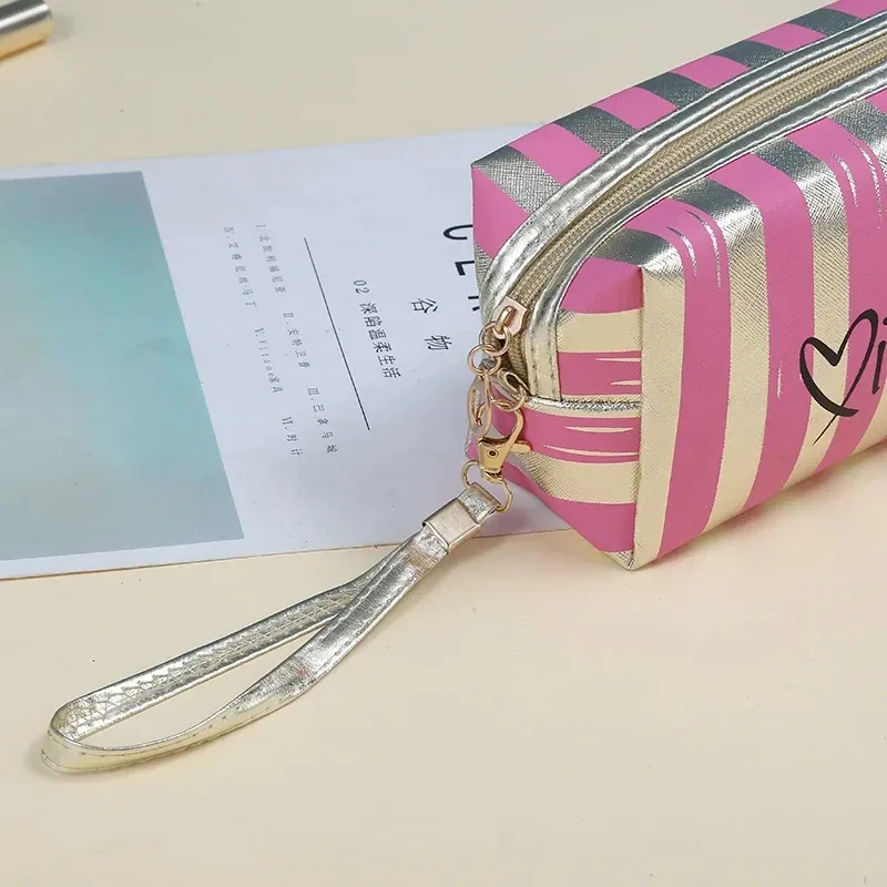 trousse de maquillage rayée portable et tendance pour femme – style coréen doux et cool, personnalisée et imperméable