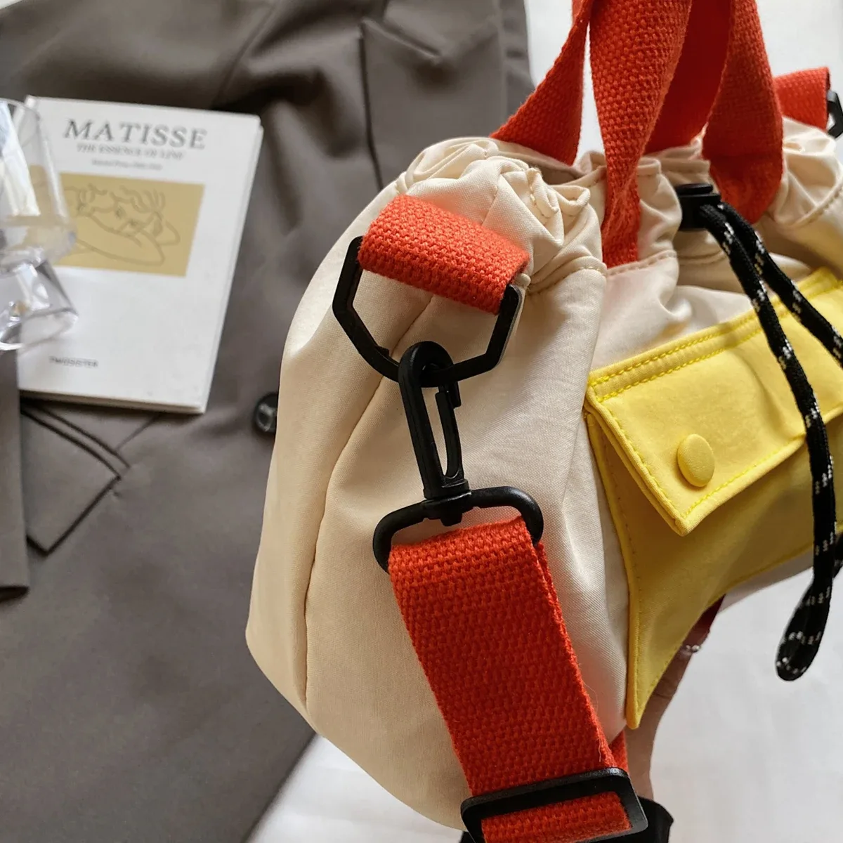 le nouveau sac messager unisexe, sac à bandoulière fonctionnel extérieur, sac à bandoulière de banlieue, sac de rangement, sac à dos contrasté féminin