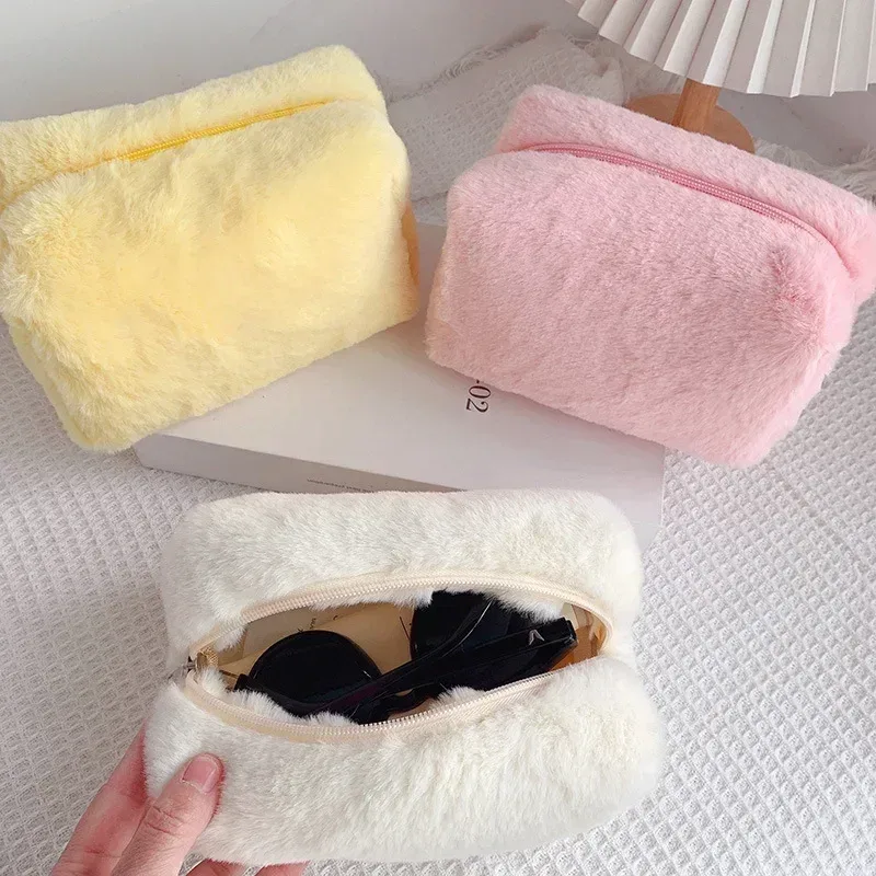sacs de maquillage en fourrure pour femmes, sac à cosmétiques de voyage souple, étui de rangement mignon pour dames et filles, trousse de maquillage nécessaire, sacs à main solides 1 pièce